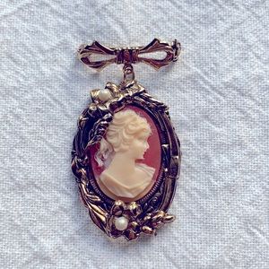 Vintage Cameo with Bow Gold Tone Filigree Brooch